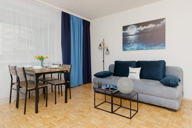 Bogatyńska 8 | Spacious Apartment | Desk