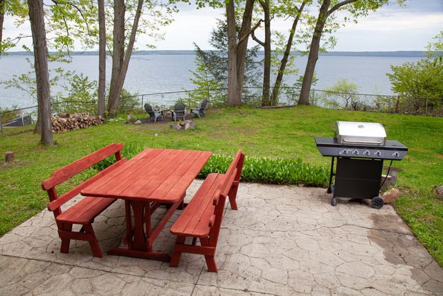 Lakefront Home: Private Dock, Hot Tub, Kayaks