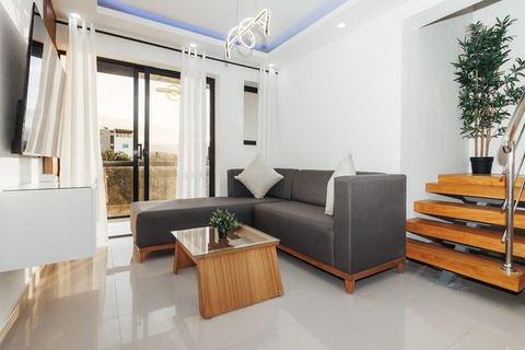Exclusive Top-Floor Penthouse with Jacuzzi - BlueCasas