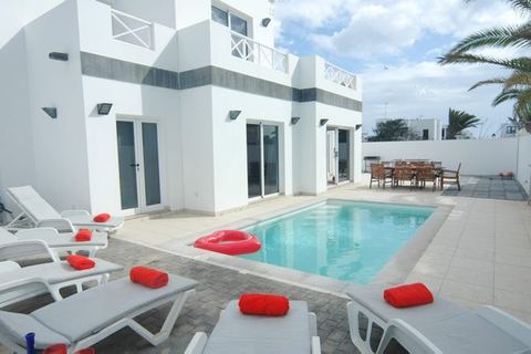 Villa Cerezo with hot tub