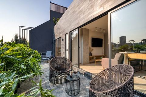Edgar Allan Poe - Cuervo Terrace Apt