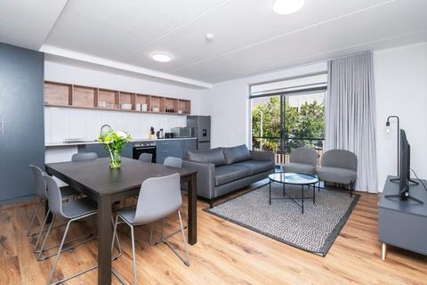 Metropole East of Main Spacious Sea Point Retreat