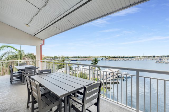 Waterfront Dock Pool Near Duval St Penthouse