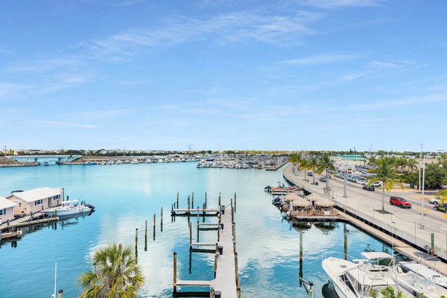 Waterfront Dock Pool Penthouse Near Duval St