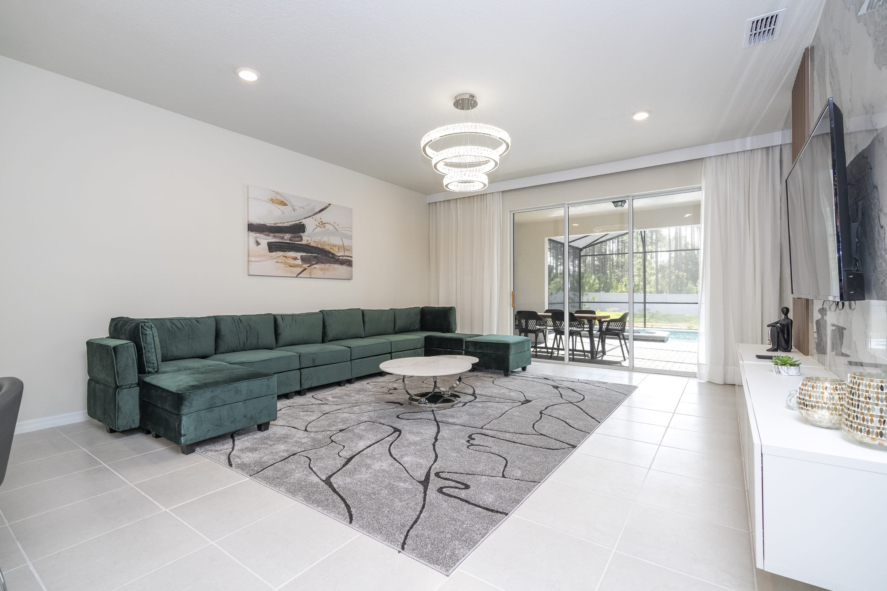 Spacious Family Retreat w/ Pool at Windsor Island 4432