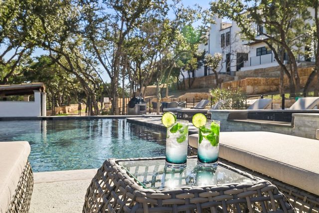 Villa 2 | 2BR | Firepit | Pool | Hot tub |Cornhole