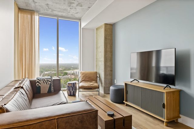 20th FL 1BR | Heated Pool | Gym | Bar