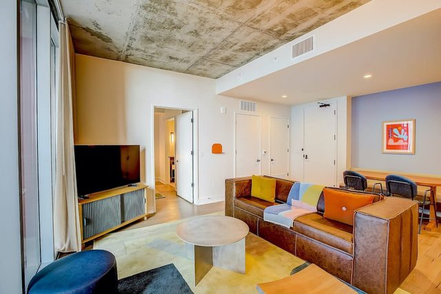 2BR Condo near Rainey St | Heated Pool