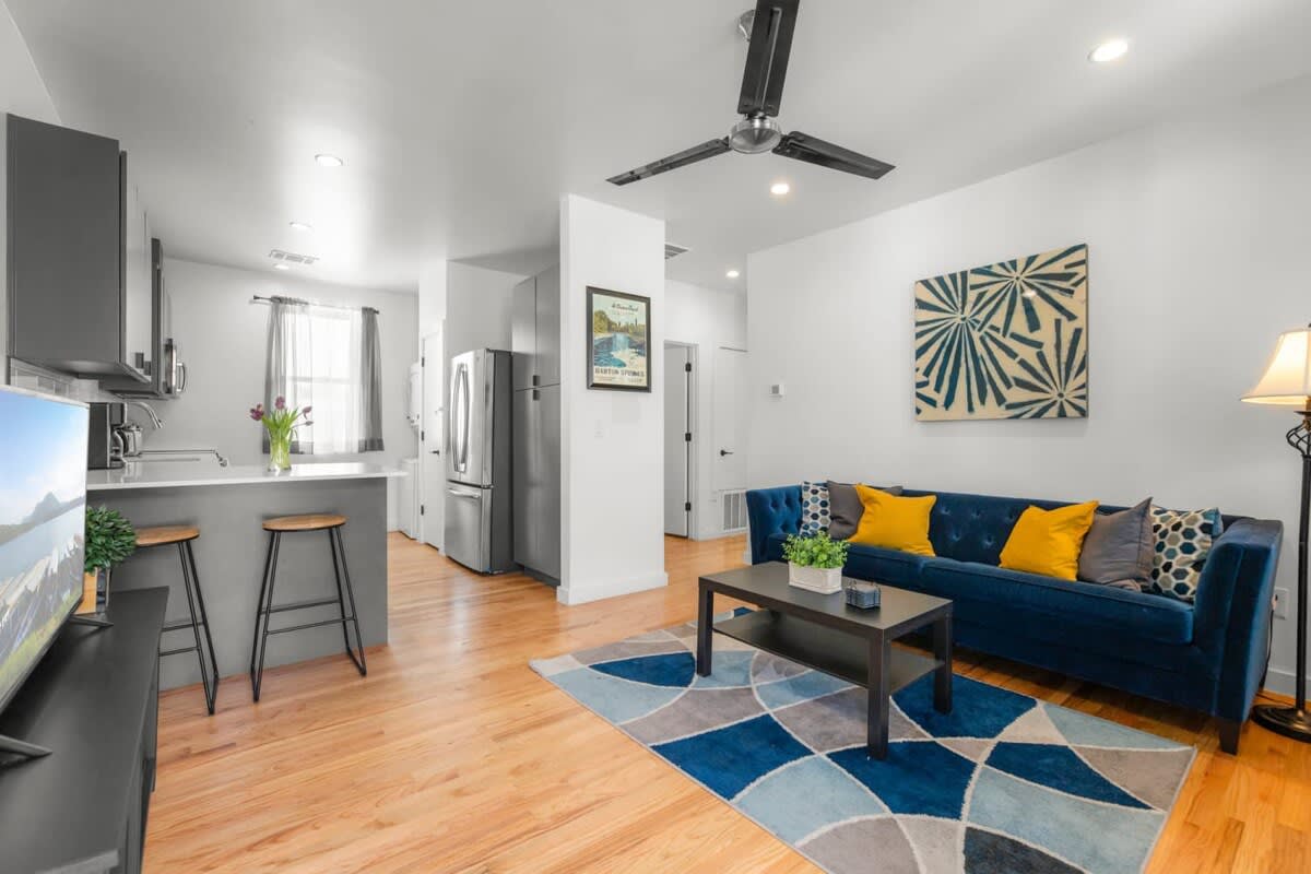 East Austin Condo | 2 BR | Free Parking | Near DT