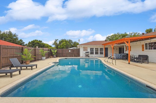 5BR Near AT&T Stadium | Pool, Hot Tub, Mini Golf