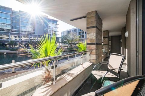 Modern Harbour Hideaway