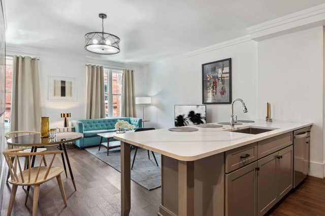 Contemporary Condo, Downtown Savannah