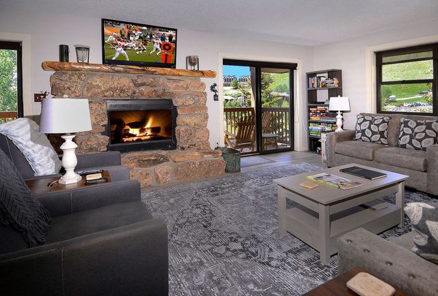 Ponderosa Place, Walk to slopes, Hot tub!