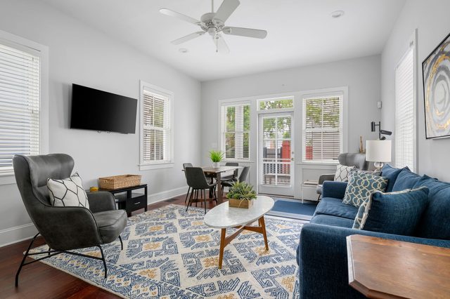 Rooftop Porch In 3-story Home, Two Blocks To King