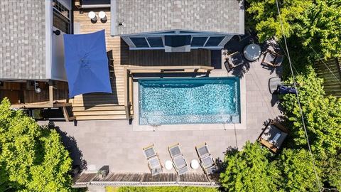 Fire Island-Style chic getaway with Pool & Linens!