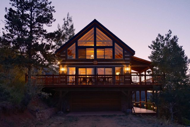Hillside Cabin - Mt Views - Patio Decks - Hot Tub — Cascade-Chipita Park, CO