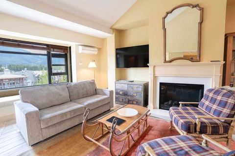 The Fitzsimmons Suite Mountain and Village View — Whistler, British Columbia