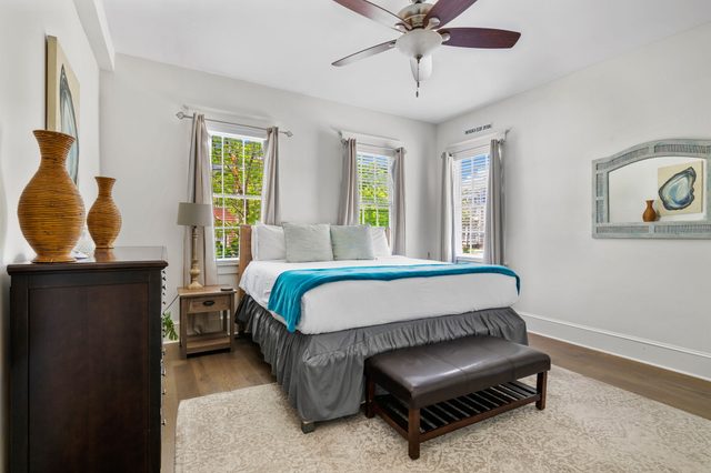 The Oyster Suite 2BR Steps to King Sleeps 4!