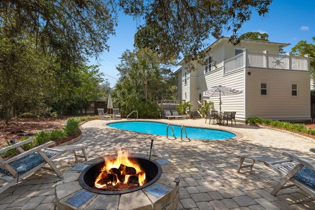 Private Pool & Outdoor Space~5 Bikes~Close to Beach!