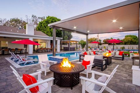 The Max Resort! 1.5 Acres! Enjoy Pickle Ball, Pool, & Fun!