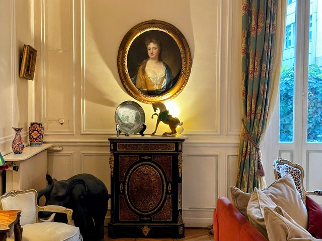 Paris Olympia, Gracious living in a Paris apartment Near Trocadero