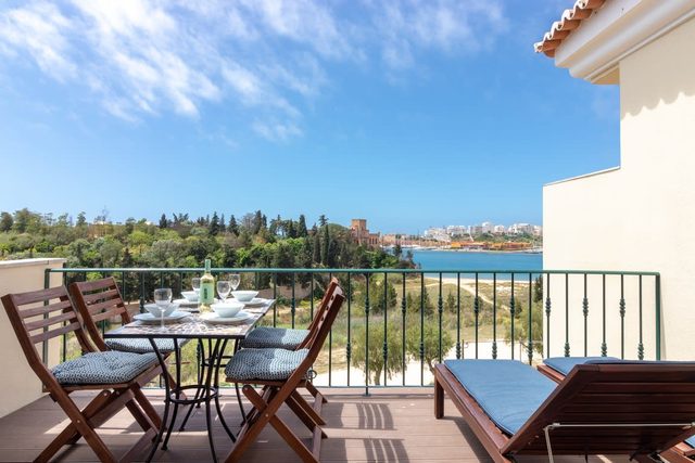 Front line townhouse nº 9 in Ferragudo, sea views