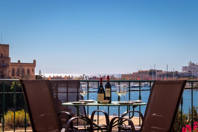 Front line townhouse Face à la mer in Ferragudo, sea views