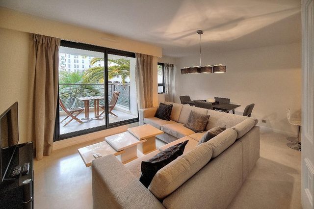 Apartment - Discover this superb two-room apartment located in the heart of a luxury resid