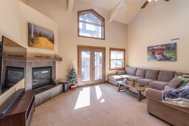 WB A11- Spacious and Stunning Mountain Getaway