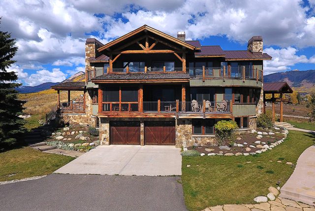Sunlight Ridge Retreat, Luxury, Hot tub, Views!