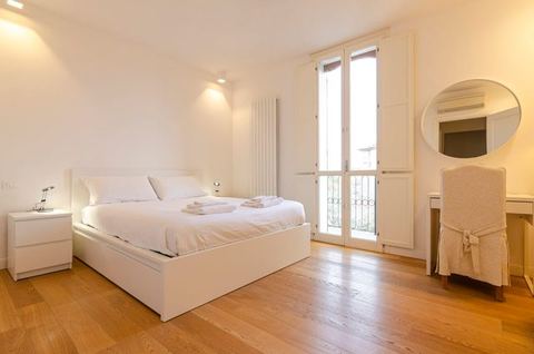 Brand new suite with balcony Via Albertoni