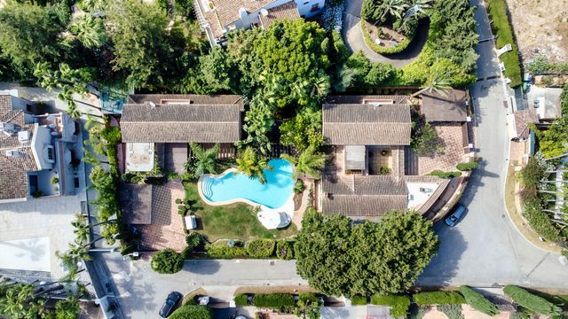 Villa Bali | Puente Romano Luxury Beach Pool — Marbella, Andalusia
