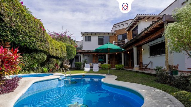 Family Home I Pool & Jacuzzi with Solar Heater