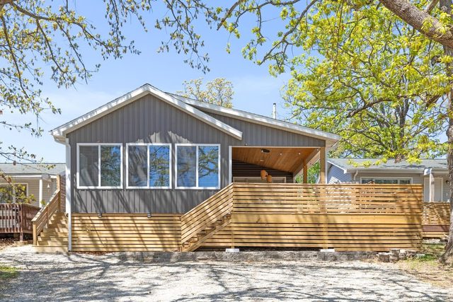 The Harbor @ Lighthouse Lodge – Lakefront Home with Covered Porch & Boat Slip Access — Kimberling City, MO