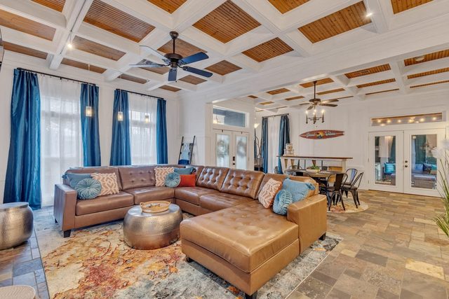 Bare Feet Beach House - Close to beach, dog friendly — Gulfport, MS