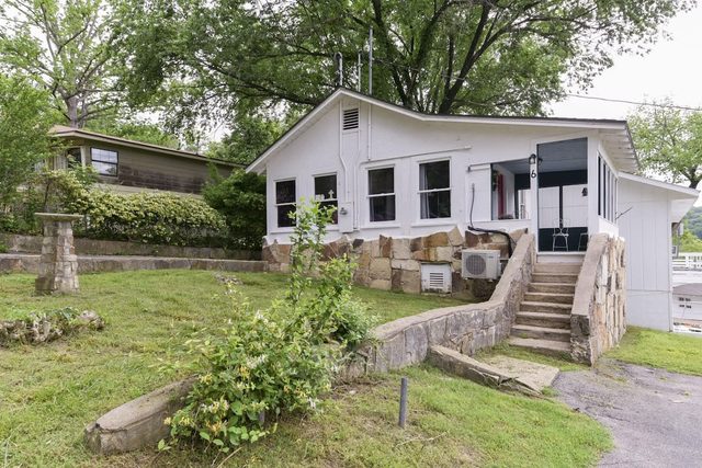 Historic Water's Edge Cottage 6 — Rockaway Beach, MO