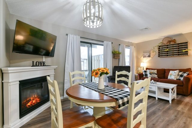 Indoor Pool, Hot Tub & Fairway Views Condo!