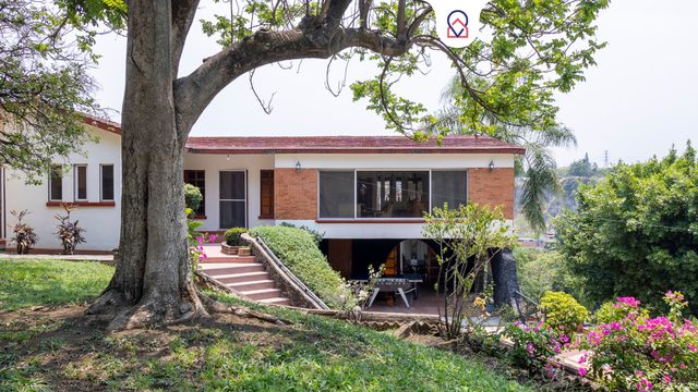 Spacious Cuernavaca House, 14 Guests, Pool & Grill