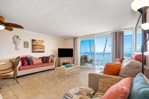 Magical Beachfront Condo — Hauula, HI