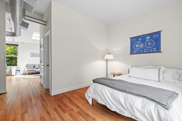 Logan Circle Carriage House 1b-1b Central & Bright