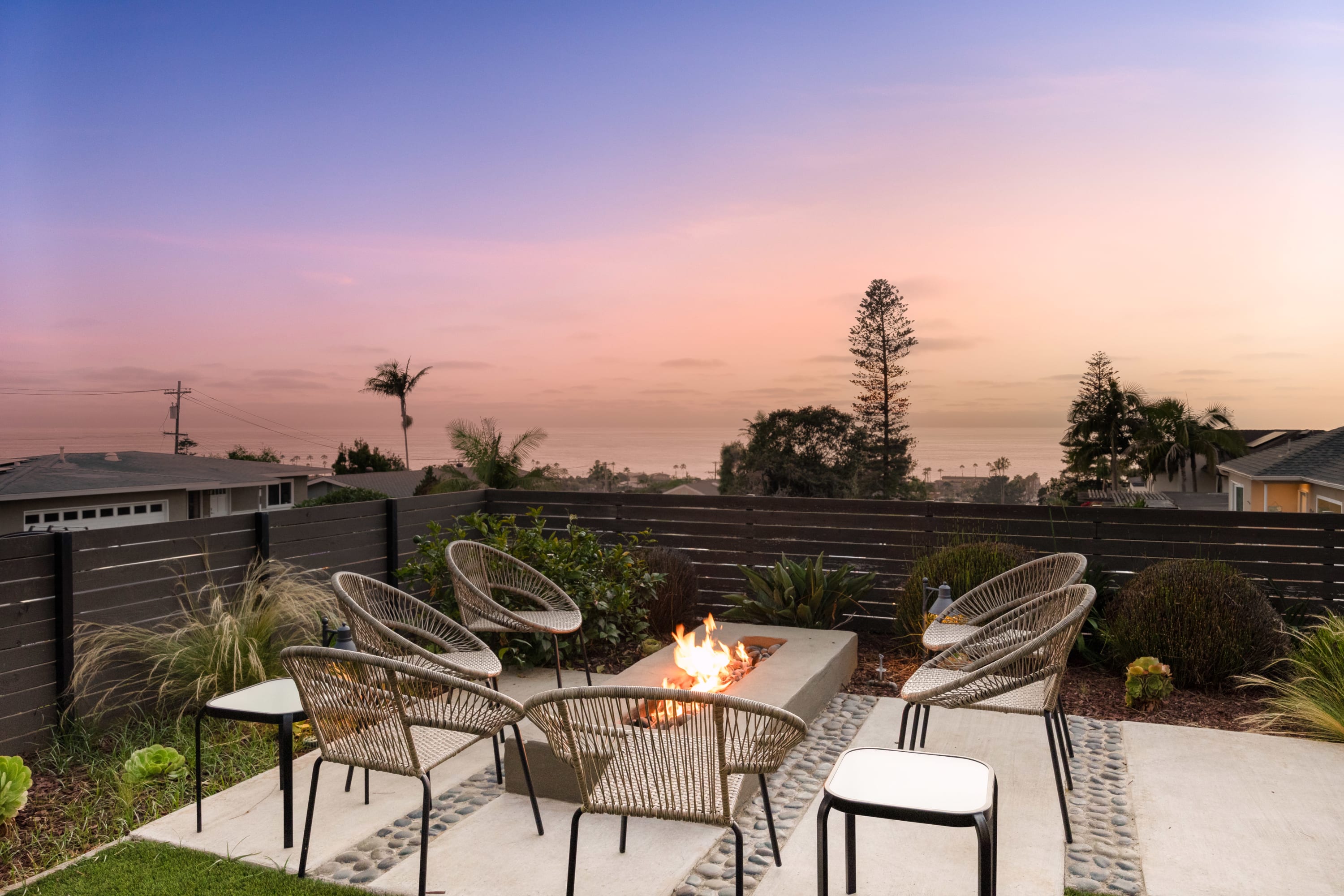 Ocean Views w Stunning Sunsets by the Firepit!