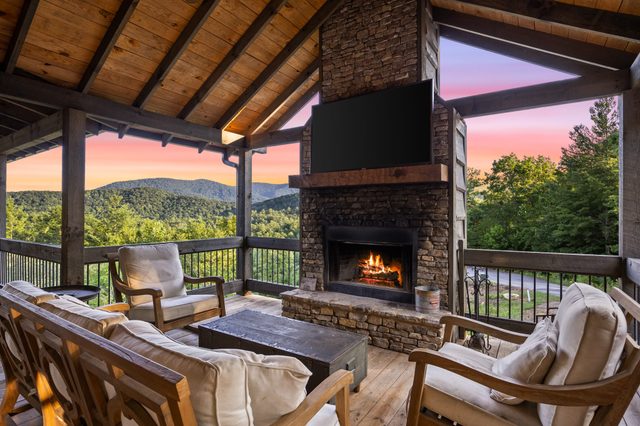 Surreal Views~Outdoor Fireplace Pool Table&Hot Tub — Epworth, GA