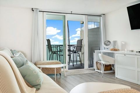 Luxury Beachfront Condo — Hauula, HI