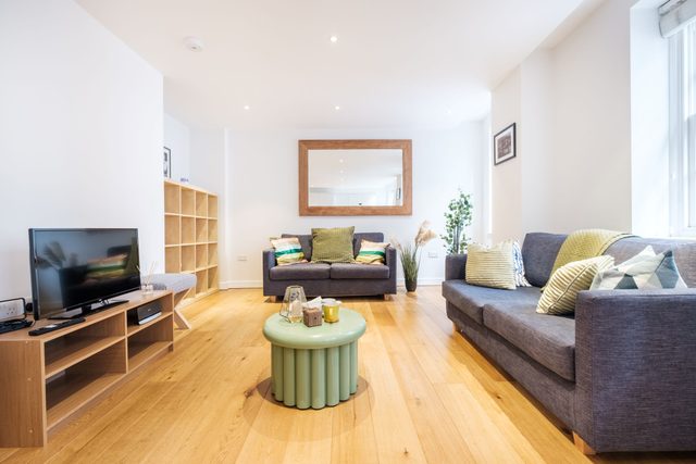 Cozy 2BR Steps from Tower Hill & Tower Bridge