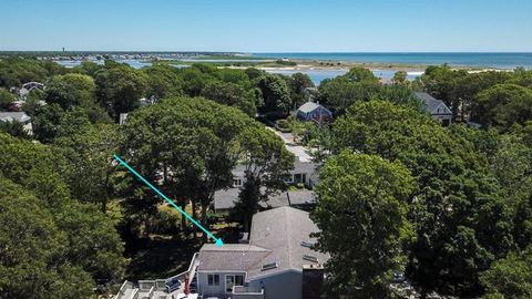 Walkable to beaches. Hot Tub and Dog Friendly!