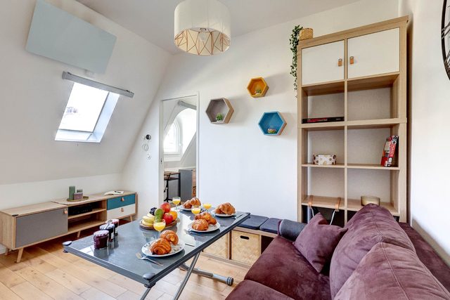 Cozy 1BR near Champs-Élysées & Arc de Triomphe