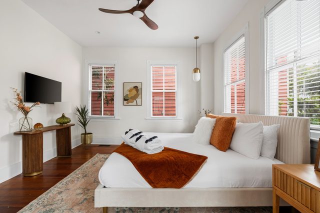 Chic Historic Victorian Duplex 2 Blocks To King