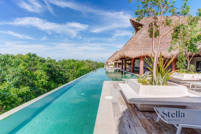 Aldea Zama Condo: Rooftop Infinity Pool and Spa