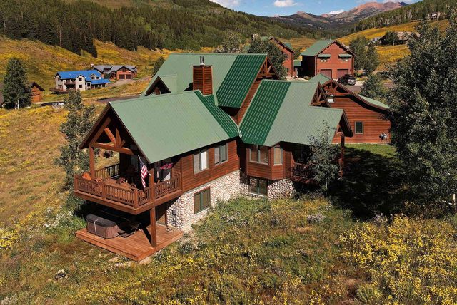 Creek Cove, Gorgeous home, hot tub, very private