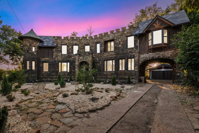 Enchanted Castle - Your Royal Getaway Awaits! — Cleveland, OH